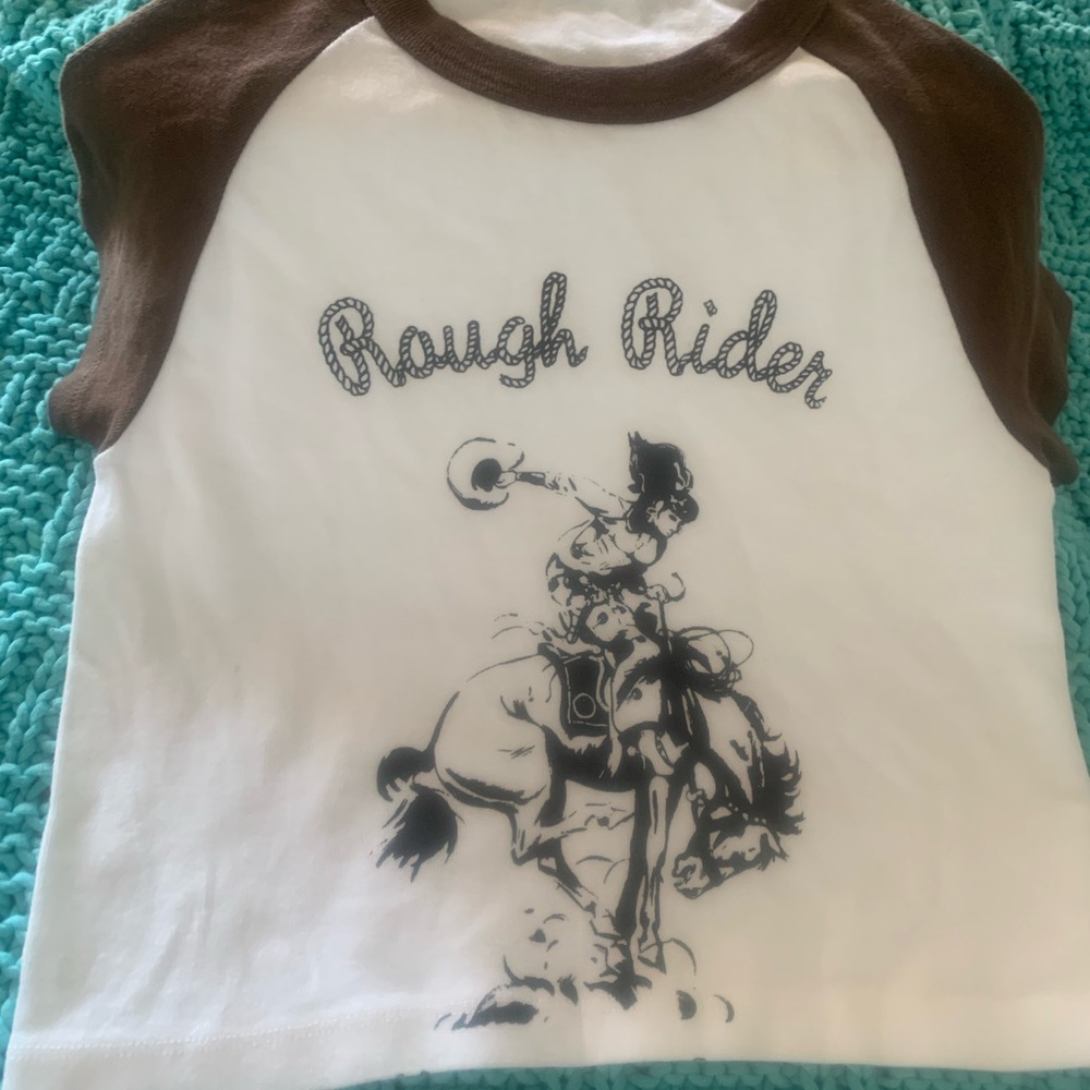 ILOMO BRANDY MELVILLE 
ROUGH RIDER CROP TOP